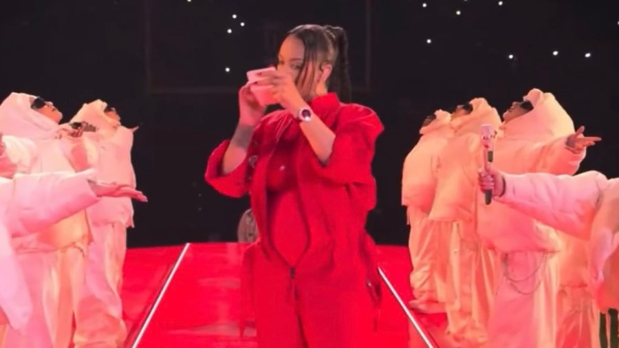 Rihanna defiende su decición de actuar en el Super Bowl LVII